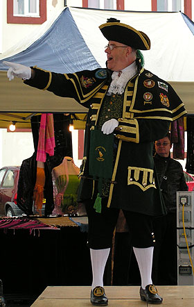 Town Crier points at the crowd