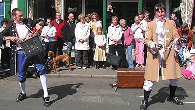 Juggler using cannon balls