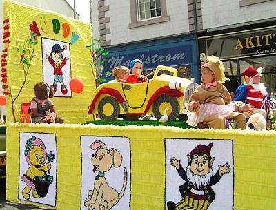 Noddy in his yellow car