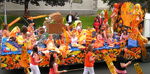 Howgill carnival float featuring a colourful sea world