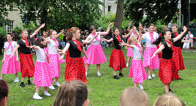 Grease dancers in the park