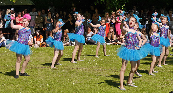 Stage stars dancing in the park