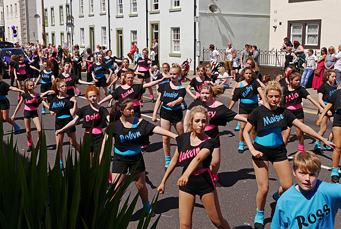 Starkeys dancers doing Mr Vain