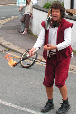 Jem Famous juggling