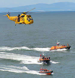 3 lifeboats and RAF rescue helicopter