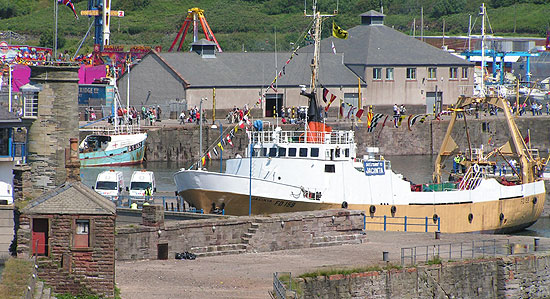 Jacinta navigates Whitehaven Sea Lock