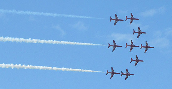 Red arrows close formation