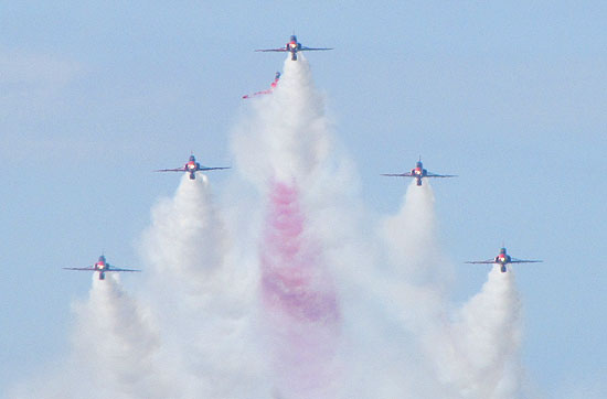 Red Arrows approaching