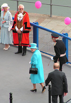 The Queen walks up the to the Beacon