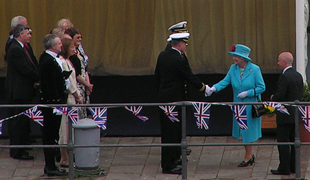 Queen greets the American Navy