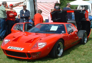 Red Ford GT 40 replica