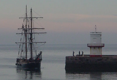 Zebu sails past the North Pier Lighthouse